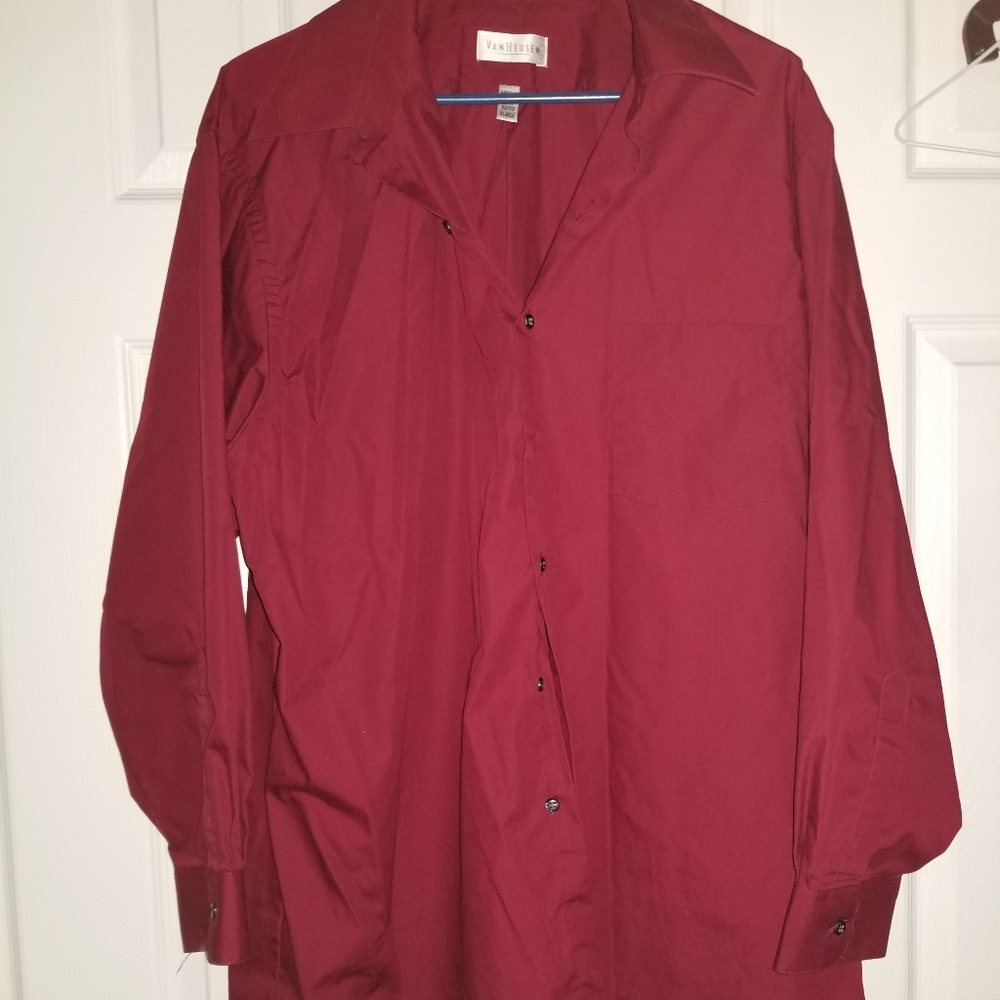 Men's Van Heusen buttondown in red